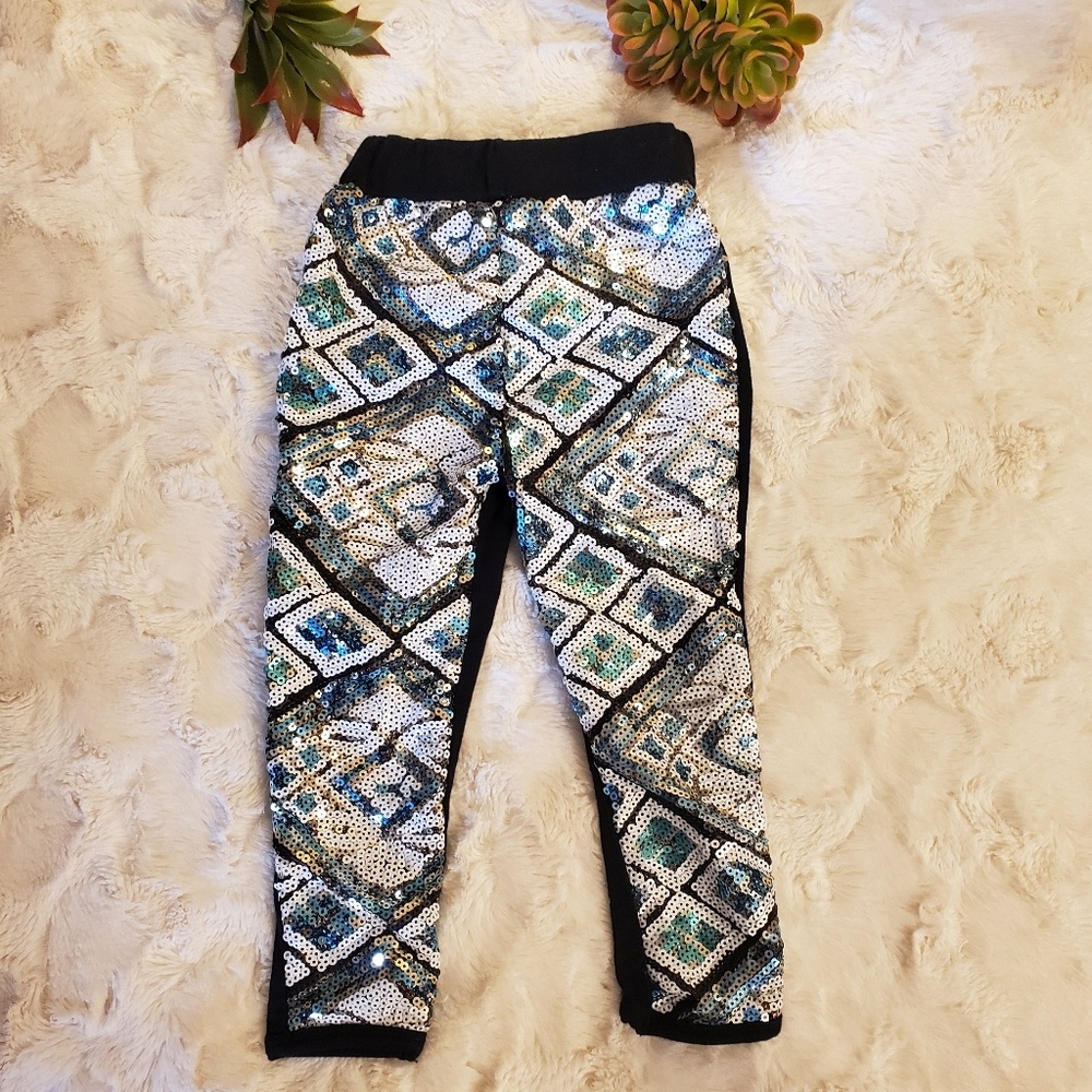 🆕️👶🎶 2 for $10.00 NWOT Sequins Bottoms